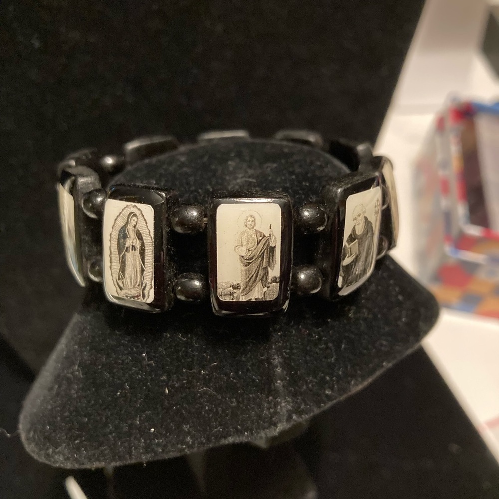Wood block Devotional bracelet. Black & White Stretch bracelet